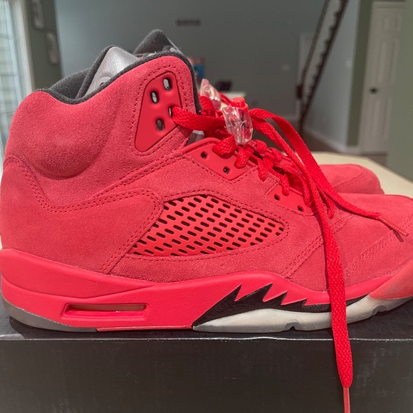Men’s Air Jordan 5 Retro ‘Red Suede’ -2017 - Picture 4 of 11